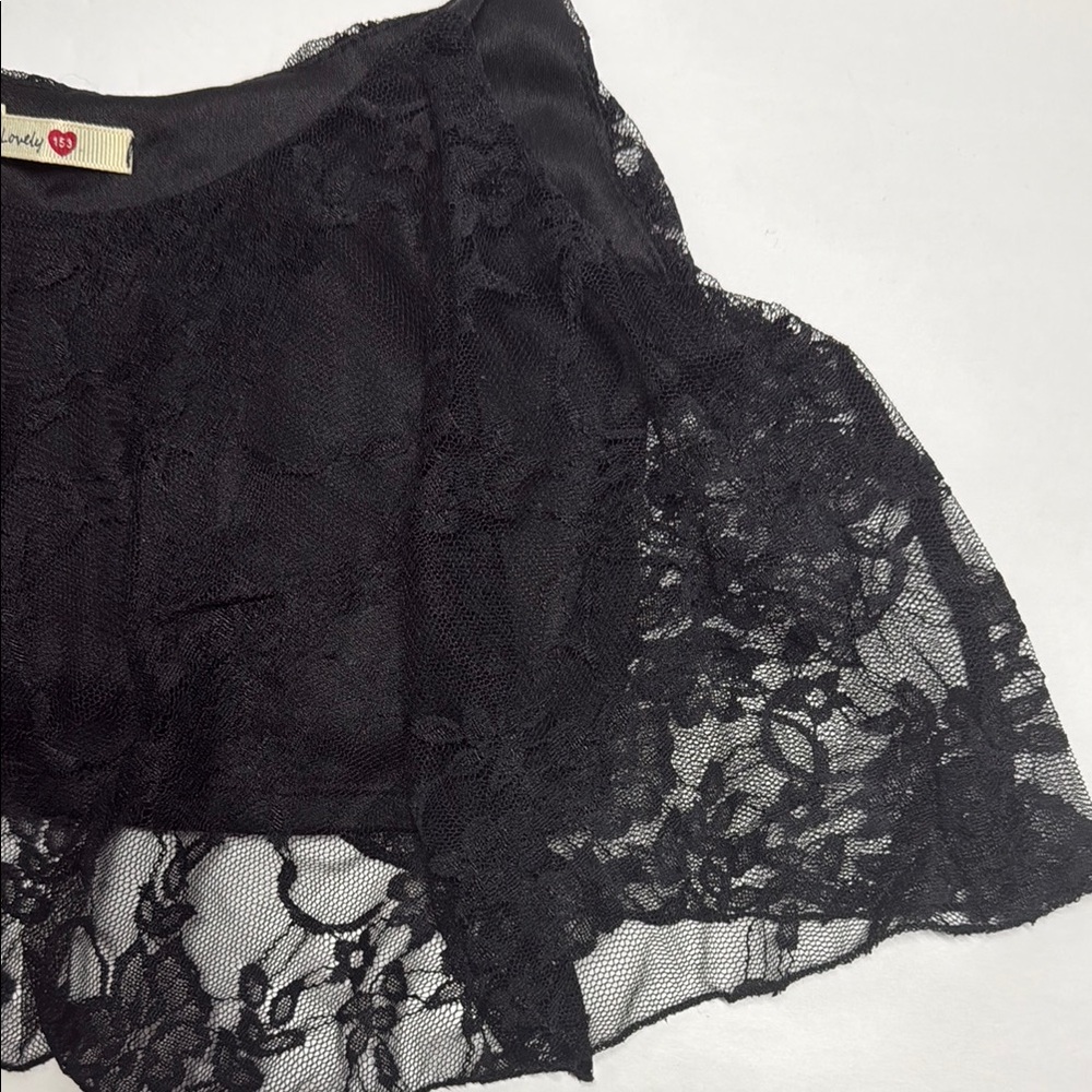 Black Lace Ruffle Mini Crop Top - Picture 6 of 8